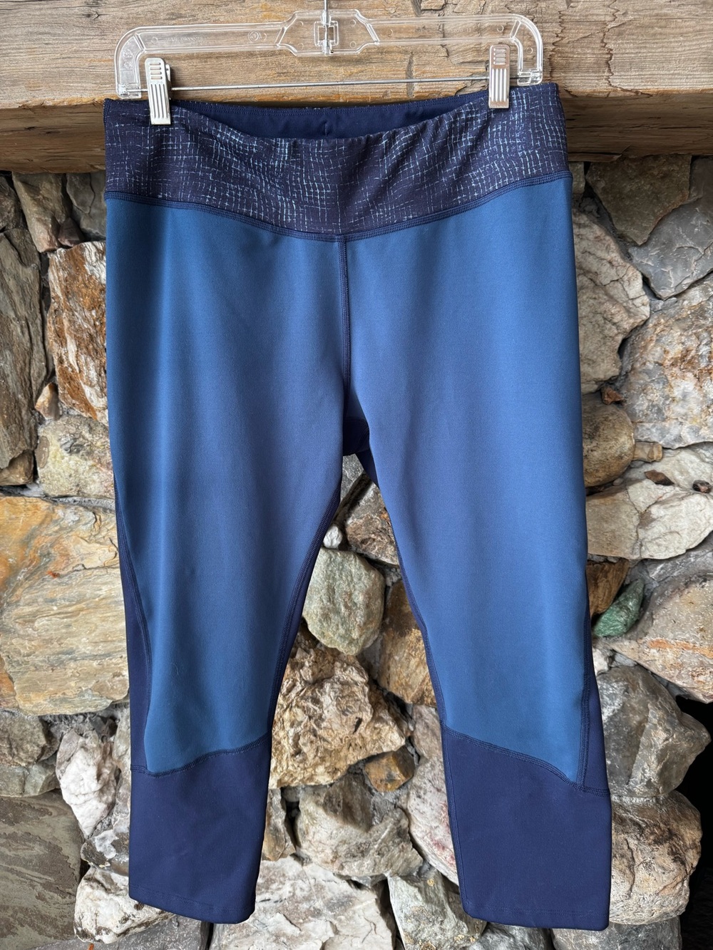 REI Co-op Two-Tone Blue Capri Leggings 20” Women’s size L